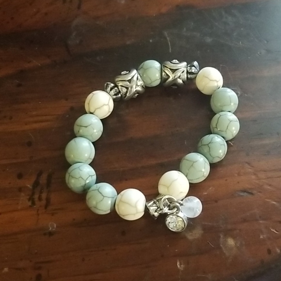Turquoise and white beaded bracelet - Picture 1 of 1
